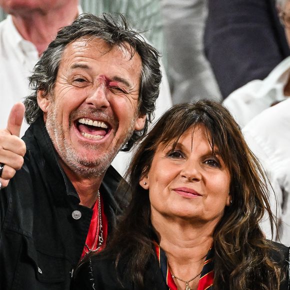 Né à Fontainebleau, l'animateur des Douze coups de midi a suivi sa scolarité en Haute-Garonne, notamment au lycée Saint-Joseph et au lycée Sainte-Marie-des-Champs de Toulouse
Jean-Luc Reichmann et Nathalie Lecoultre en tribunes lors de la finale de rugby Top 14 opposant le Stade Toulousain Rugby (Toulouse) au Stade Rochelais (La Rochelle) au Stade de France à Saint-Denis, Seine Saint-Denis, le 17 juin 2023. Toulouse a gagné 29-26. © Matthieu Mirville/Bestimage