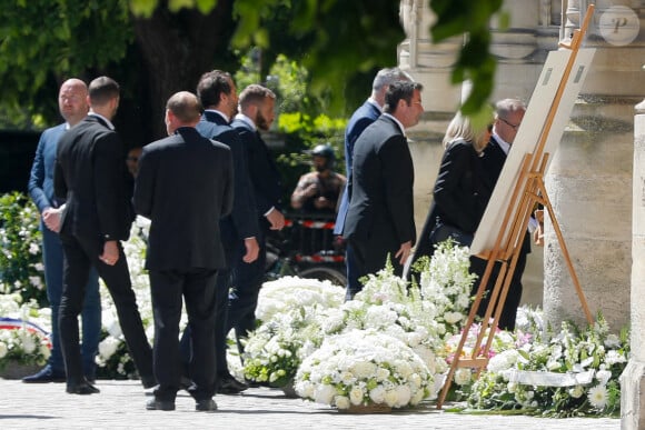 La Première Dame Brigitte Macron, Karl Olive, maire de Poissy, Bruno Le Maire, ministre de l'Economie et des Finances, Karl Olive, maire de Poissy - Obsèques d'Antoine Alléno (fils du chef cuisinier français, trois étoiles au Guide Michelin Yannick Alléno) en la collégiale Notre-Dame de Poissy, France, le 13 mai 2022. © Christophe Clovis/Bestimage 