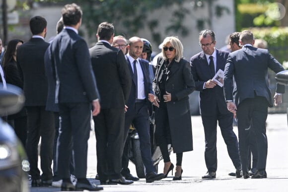 La Première Dame française, Brigitte Macron et José Pietroboni, chef du protocole - Obsèques d'Antoine Alléno (fils du chef cuisinier français, trois étoiles au Guide Michelin Yannick Alléno) en la collégiale Notre-Dame de Poissy, France, le 13 mai 2022. © Jean-Baptiste Autissier/Panoramic/Bestimage 