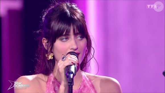 Marguerite chante avec Hoshi dans Star Academy 2024, lors du prime du 2 novembre 2024 sur TF1