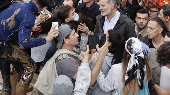 Jets de boue, insultes... Letizia et Felipe VI d'Espagne pris à partie : le couple entre désolation, tristesse et colère après les inondations