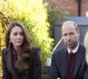 La publication d'une photo retouchée d'elle et ses enfants a créé la polémique et a fait naître les rumeurs les plus farfelues. 
Le prince William, prince de Galles, et Catherine (Kate) Middleton, princesse de Galles, visitent le centre communautaire de Southport pour rencontrer les familles des personnes prises dans l'attaque au couteau de Southport plus tôt cette année, à Southport, Merseyside, Royaume-Uni, le 10 octobre 2024. © Danny Lawson/WPA-Pool/Bestimage 