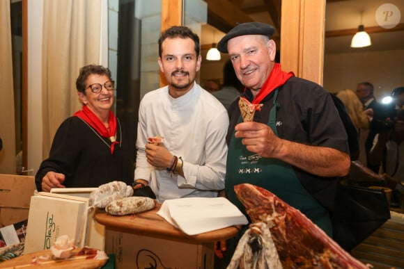 Exclusif - Le président du Jury: Juan Arbelaez, Rose et Pierre Oteiza, lors du "World Caviar Awards", le 1er championnat du monde de Caviar au Château Hôtel Grand Barrail à Saint-Emilion, en Gironde, France, le 30 octobre 2024. © Jean-Marc Lhomer/Bestimage