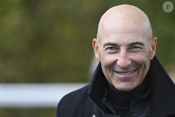 L'occasion de découvrir qu'il ne mange qu'une fois par jour
Nicolas Canteloup - Les Célébrités au 103ème Qatar Prix de l'Arc de triomphe à l'hippodrome ParisLongchamp le 6 octobre 2024. Michael Baucher / Panoramic / Bestimage