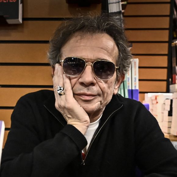 Jean, le père de Philippe Manoeuvre, était tombé amoureux du village d'Issigeac en Dordogne
Philippe Manoeuvre présente son dernier livre "Flashback Acide" à la librairie Martin Delbert à Agen. Le 24 novembre 2021