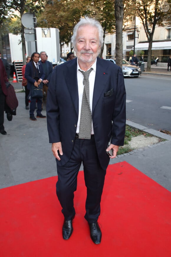 Pierre Arditi arrive au « Concerto pour la Paix » organisé par Omar Harfouch au Théâtre des Champs Élysées à Paris, France, le 18 Septembre 2024. © Bertrand Rindoff / Bestimage 