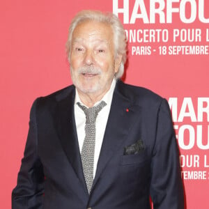 Pierre Arditi au photocall du "concerto pour la paix" de Omar Harfouch au Théâtre des Champs-Elysées à Paris le 18 septembre 2024. © Coadic Guirec / Bestimage 