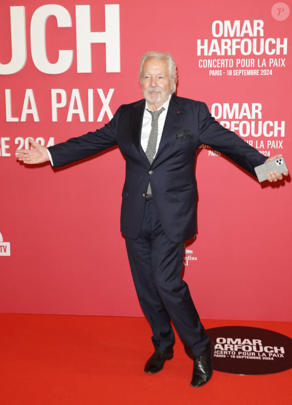 Pierre Arditi au photocall du "concerto pour la paix" de Omar Harfouch au Théâtre des Champs-Elysées à Paris le 18 septembre 2024. © Coadic Guirec / Bestimage 