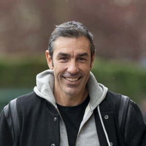 Robert Pires - Le Variété Club de France affronte la Team USO Légendes au Stade de la Source d'Orléans au profit des pièces jaunes le 27 mars 2024. Liés à jamais, pour avoir ramené l’USO en Ligue 2 en 2014, pour une majorité d’entre eux, les anciens Orléanais réunis dans l’équipe US Orléans Légendes ont dominé (4-3) le Variétés Club de France et ses stars. © Pierre Perusseau/Bestimage