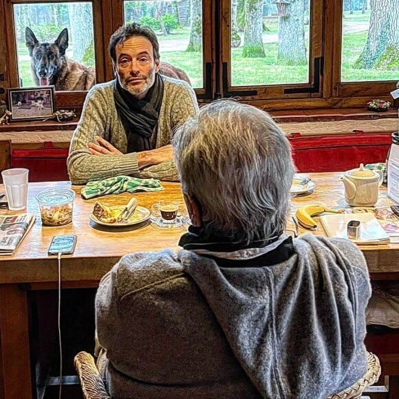 Anthony Delon a de nouveau pris la parole
Photo d'Anthony Delon avec son père Alain Delon et son chien Loubo.