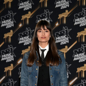 Clara Luciani au photocall de la 26ème édition des NRJ Music Awards à Cannes, le 1er novembre 2024. © Bebert-Guignebourg/Bestimage