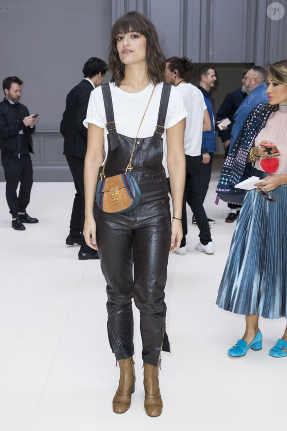 Musique, cinéma... tout sourit à l'artiste
Clara Luciani - People au défilé de mode prêt-à-porter printemps-été 2017 "Chloé" au Grand Palais à Paris. Le 29 septembre 2016. © Olivier Borde / Bestimage