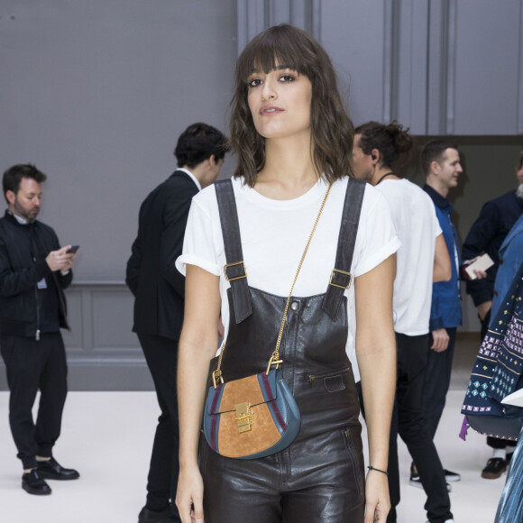 Musique, cinéma... tout sourit à l'artiste
Clara Luciani - People au défilé de mode prêt-à-porter printemps-été 2017 "Chloé" au Grand Palais à Paris. Le 29 septembre 2016. © Olivier Borde / Bestimage