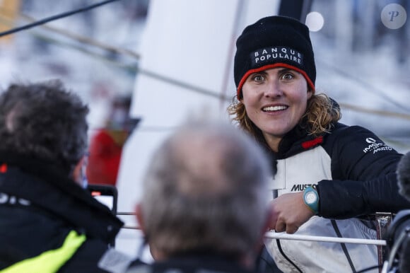 Clarisse Cremer à son arrivée aux Sables d'Olonne lors de la 9ème édition de la course Vendée Globe. Elle est la première femme à passer la ligne d'arrivée, en 12ème position, avec le meilleur temps d'une skipper dans l'histoire du Vendée Globe (87 jours, 2 heures et 24 minutes). Le 3 février 2021 © DPPI / Panoramic / Bestimage