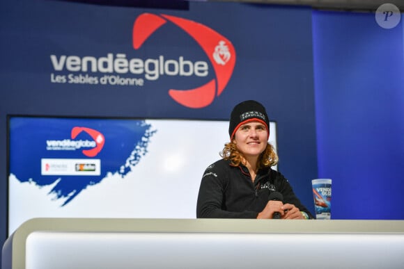 Clarisse Cremer à son arrivée aux Sables d'Olonne lors de la 9ème édition de la course Vendée Globe. Elle est la première femme à passer la ligne d'arrivée, en 12ème position, avec le meilleur temps d'une skipper dans l'histoire du Vendée Globe (87 jours, 2 heures et 24 minutes). Le 3 février 2021 © DPPI / Panoramic / Bestimage