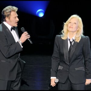 Exclusif - Duo avec Johnny Hallyday lors du concert de Sylvie Vartan à l'Olympia le 18 septembre 2009.