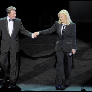 Exclusif - Duo avec Johnny Hallyday lors du concert de Sylvie Vartan à l'Olympia le 18 septembre 2009.