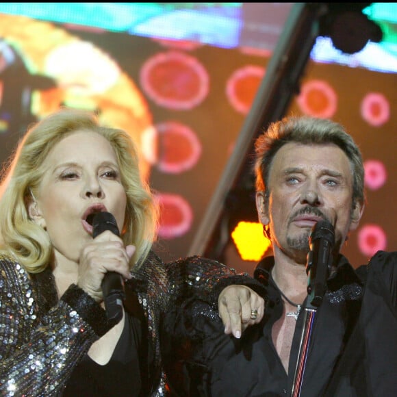 Exclusif - Sylvie Vartan - Concert de Johnny Hallyday, tournée "Tour 66" au Stade de France le 31 mai 2009.