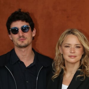 Virginie Efira et son compagnon Niel Schneider - Célébrités dans le village des internationaux de France de tennis de Roland Garros à Paris, France, le 8 juin 2019. ©Jacovides-Moreau / Bestimage 