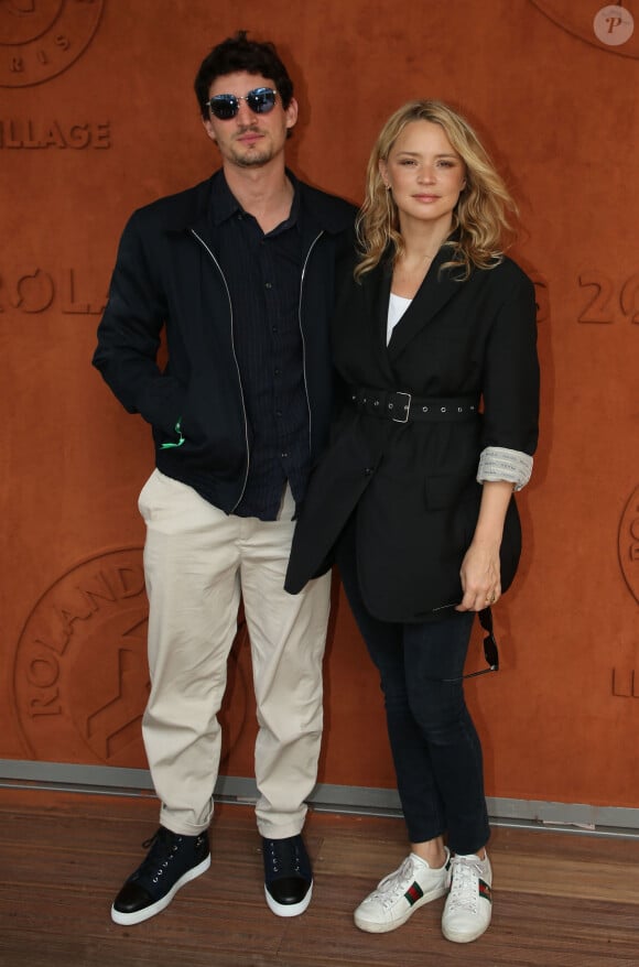 Virginie Efira et son compagnon Niel Schneider - Célébrités dans le village des internationaux de France de tennis de Roland Garros à Paris, France, le 8 juin 2019. ©Jacovides-Moreau / Bestimage 