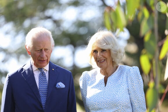 Le roi Charles III et la reine Camilla lors de la cérémonie de plantation de deux eucalyptus dans le jardin de Government House à Canberra, le deuxième jour de la visite royale en Australie et aux Samoa. Pour marquer chaque visite royale à Government House depuis 1985, les membres de la famille royale ont été invités à participer à une tradition de plantation d'arbres dans les jardins. Lundi 21 octobre 2024. Photo par Toby Mellville/PA Wire/ABACAPRESS.COM