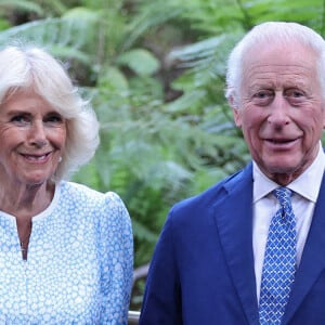 Le roi Charles III et la reine Camilla lors d'une visite des jardins botaniques nationaux australiens, à Canberra, le deuxième jour de la visite royale en Australie et aux Samoa. Canberra, Australie, le 21 octobre 2024. Photo par Chris Jackson/PA Wire/ABACAPRESS.COM