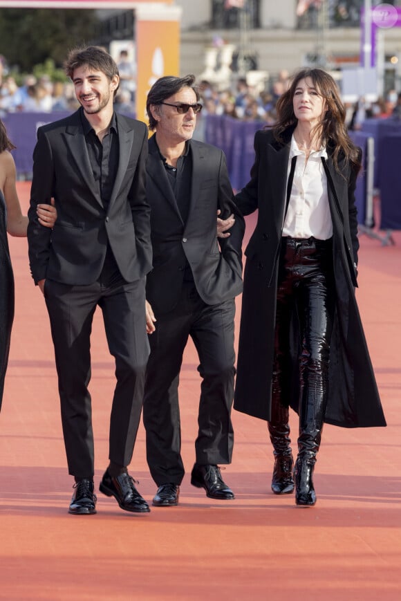 Ben Attal, Yvan Attal et Charlotte Gainsbourg ( présidente du jury) - Première du film "Les choses humaines" lors de la 47éme édition du Festival du Cinéma Américain de Deauville le 11 septembre 2021. © Olivier Borde / Bestimage 