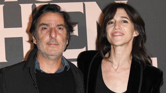 Charlotte Gainsbourg et Yvan Attal fêtent chacun à leur façon les 22 ans de leur fille Alice