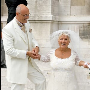 Mariage de Mimie Mathy et Benoist Gerard en la mairie de Neuilly Sur Seine. © Guillaume Gaffiot / Bestimage