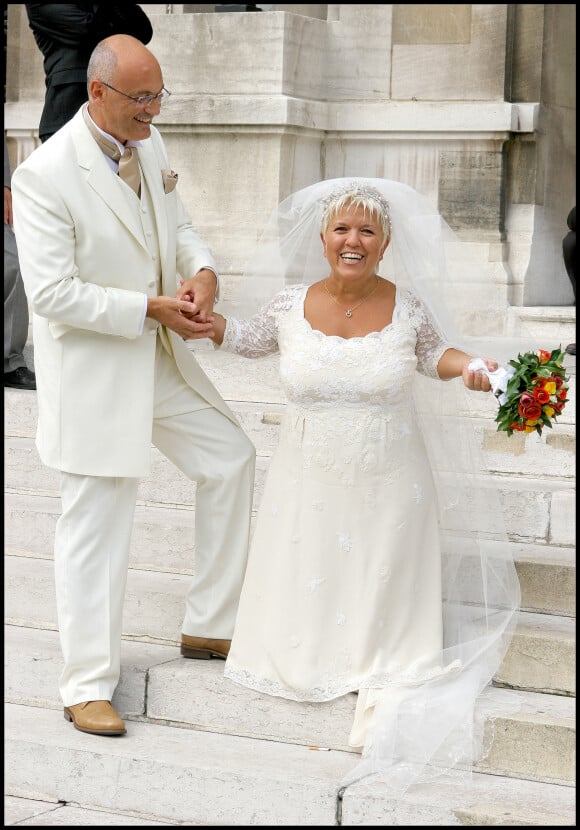 Mariage de Mimie Mathy et Benoist Gerard en la mairie de Neuilly Sur Seine. © Guillaume Gaffiot / Bestimage