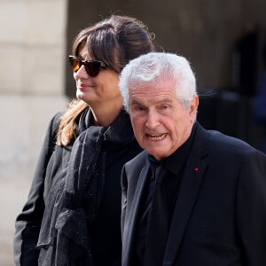 L'écrivaine a également glissé : "J'avais écrit ce texte à la demande de cette amie, qui travaillait pour un mensuel normand. C'était une lettre ouverte au cinéma de Claude, que j'admire".
Claude Lelouch et sa femme Valérie Perrin - Dîner d'état en l'honneur du président des Etats-Unis et sa femme au palais de l'Elysée à Paris, à l'occasion de leur visite officielle en France. Le 8 juin 2024 © Jacovides-Moreau / Bestimage