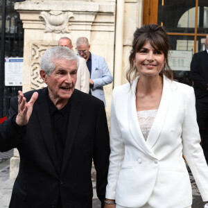 Claude Lelouch et Valérie Perrin - Mariage de Claude Lelouch à la mairie du 18ème à Paris. Le 17 juin 2023