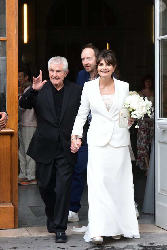 Claude Lelouch et Valérie Perrin - Mariage de Claude Lelouch à la mairie du 18ème à Paris. Le 17 juin 2023