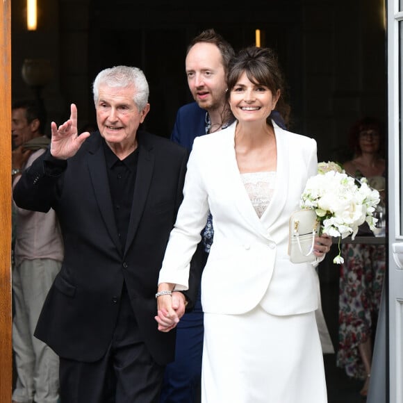 Claude Lelouch et Valérie Perrin - Mariage de Claude Lelouch à la mairie du 18ème à Paris. Le 17 juin 2023