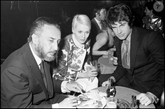 Archives - Jean Seberg, Warren Beatty et Romain Gary à Paris en 1968.