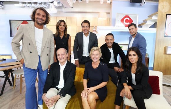 Exclusif - Bertrand Chameroy, Aurélie Casse, Patrick Cohen, Mohamed Bouhafsi, Lorrain Sénéchal, Pierre Lescure, Anne-Élisabeth Lemoine, Emilie Tran Nguyen - L'équipe de la nouvelle saison de l'émission "C à Vous" le 7 septembre 2023. © Dominique Jacovides / Bestimage