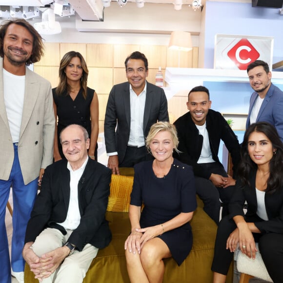 Exclusif - Bertrand Chameroy, Aurélie Casse, Patrick Cohen, Mohamed Bouhafsi, Lorrain Sénéchal, Pierre Lescure, Anne-Élisabeth Lemoine, Emilie Tran Nguyen - L'équipe de la nouvelle saison de l'émission "C à Vous" le 7 septembre 2023. © Dominique Jacovides / Bestimage