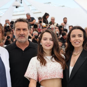 Adèle Exarchoupoulos, le réalisateur Gilles Lellouche, Mallory Wanecque et Elodie Bouchez - Photocall du film "L'Amour Ouf" (Beating Hearts / Compétition) lors du 77ème Festival International du Film de Cannes (14 - 25 mai 2024), le 24 mai 2024. © Jacovides / Moreau / Bestimage 