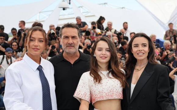 Adèle Exarchoupoulos, le réalisateur Gilles Lellouche, Mallory Wanecque et Elodie Bouchez - Photocall du film "L'Amour Ouf" (Beating Hearts / Compétition) lors du 77ème Festival International du Film de Cannes (14 - 25 mai 2024), le 24 mai 2024. © Jacovides / Moreau / Bestimage 