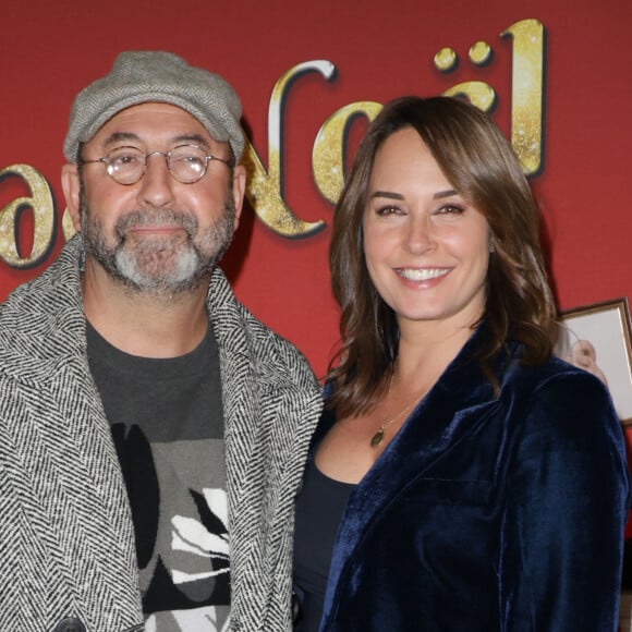 Pour le plus grand bonheur des photographes, Julia Vignali, l'épouse de Kad Merad était de la partie.
Kad Merad et sa femme Julia Vignali - Avant-première du film "Les boules de Noël" au cinéma Pathé-Wepler à Paris. Le 14 novembre 2024 © Coadic Guirec / Bestimage