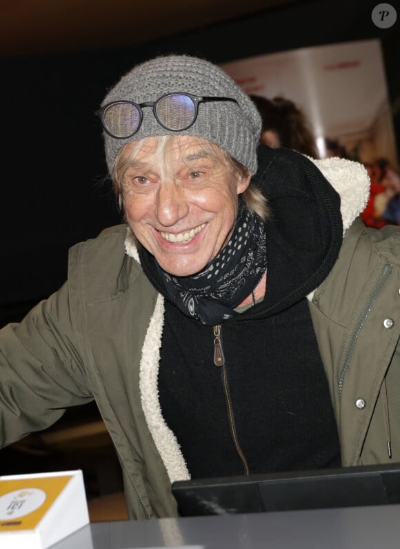 A la surprise générale, le chanteur Jean-Louis Aubert a lui aussi répondu présent !
Jean-Louis Aubert - Avant-première du film "Les boules de Noël" au cinéma Pathé-Wepler à Paris. Le 14 novembre 2024 © Coadic Guirec / Bestimage