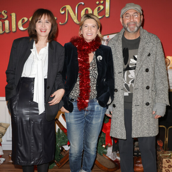 Valérie Bonneton, Alexandra Leclère et Kad Merad - Avant-première du film "Les boules de Noël" au cinéma Pathé-Wepler à Paris. Le 14 novembre 2024 © Coadic Guirec / Bestimage