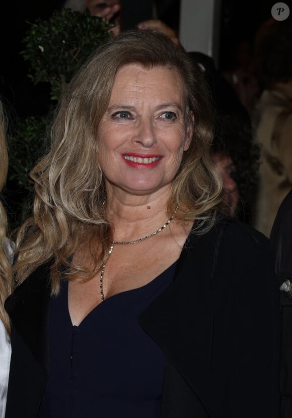 Semi Exclusif - Valérie Trierweiler lors de la soirée des 90 ans du prix des Deux Magots à Paris le 25 septembre 2023. © Denis Guignebourg / Bestimage 