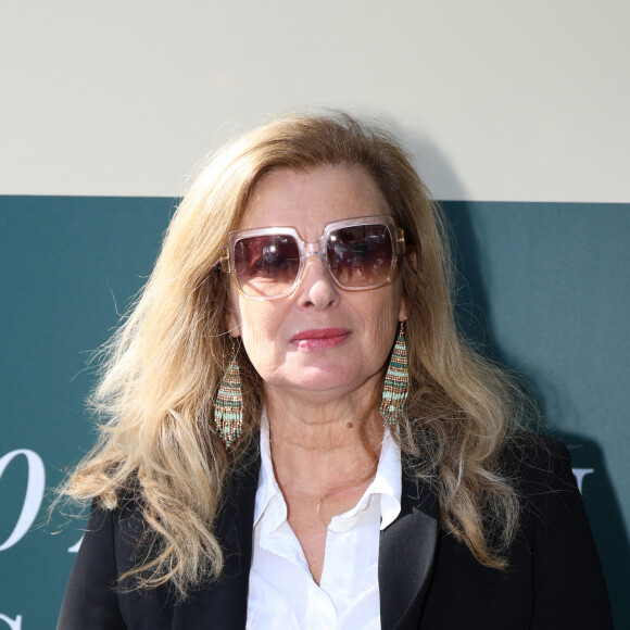 Semi-Exclusif - Valerie Trierweiler lors de la 90ème édition au café Les Deux Magots, le 25 septembre 2023 à Paris. G.Boley est le lauréat de cette année pour son livre "A ma soeur et unique" (Ed. Grasset). © Denis Guigenbourg / Bestimage 