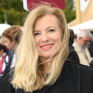 Les deux anciens partenaires ont échangé quelques mots et posé pour une photo, ce qui a surpris de nombreux visiteurs
Valérie Trierweiler - Qatar Prix de l'Arc de Triomphe à l'hippodrome Paris Longchamp le 2 octobre 2022. © Coadic Guirec/Bestimage/Bestimage