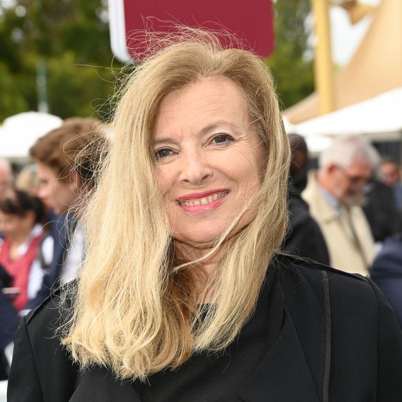 Les deux anciens partenaires ont échangé quelques mots et posé pour une photo, ce qui a surpris de nombreux visiteurs
Valérie Trierweiler - Qatar Prix de l'Arc de Triomphe à l'hippodrome Paris Longchamp le 2 octobre 2022. © Coadic Guirec/Bestimage/Bestimage