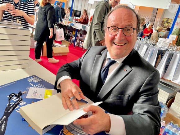 François Hollande - Foire du Livre de Brive 2024 à la Halle Georges Brassens de Brive-la-Gaillarde le 8 novembre 2024. © Fabien Faure / Bestimage