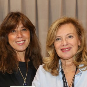 Constance Vergara et Valérie Trierweiler, à la Halle Georges Brassens de Brive-la-Gaillarde, le 8 novembre 2024. Foire du Livre de Brive 2024. © Jean-Marc Lhomer / Bestimage 