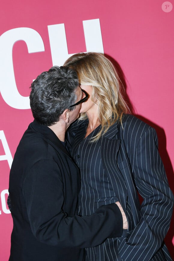 Marc Lavoine et sa compagne Adriana Karembeu au photocall du "concerto pour la paix" de Omar Harfouch au Théâtre des Champs-Elysées à Paris le 18 septembre 2024. © Rachid Bellak / Bestimage 