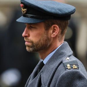 La princesse Charlotte, la fille du prince, avait mal réagi à ce changement au départ, obligeant William à raser sa barbe temporairement
Le prince William prince de Galles honore les disparus des deux guerres mondiales lors de la cérémonie Remembrance Sunday ( Dimanche du souvenir ) au Cénotaphe à Londres